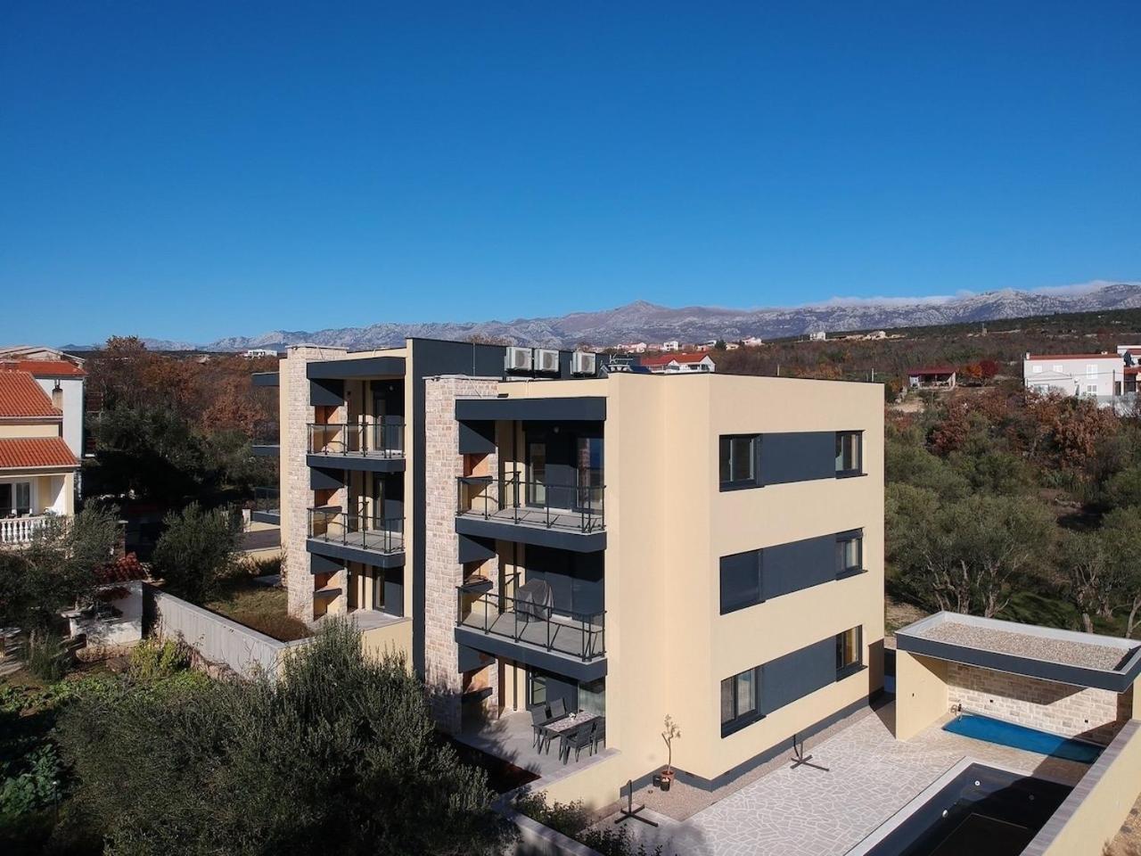 Ferienwohnung Mit Beheiztem Pool, 60 M Vom Strand Maslenica Exterior photo
